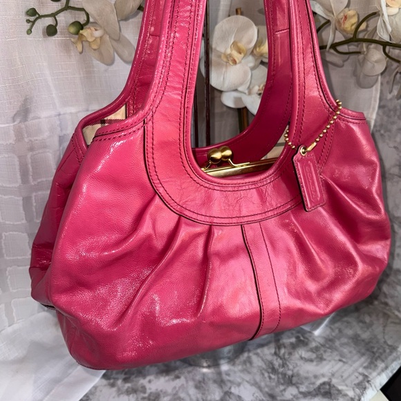 Coach Kisslock Ergo 2008-EUC- 12520 - Picture 3 of 8